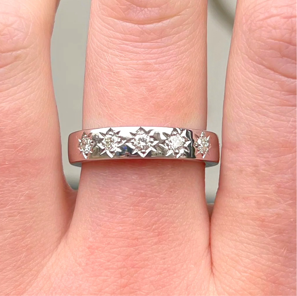 Vintage 18ct White Gold Star Set Diamond Band - Size Q ½