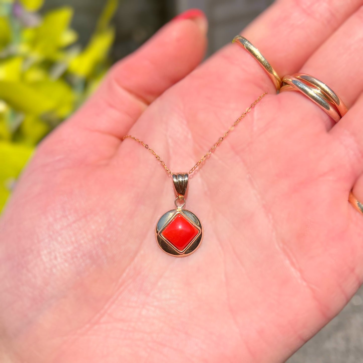 Rare and Timeless 9ct Yellow Gold Large Coral Disc Necklace