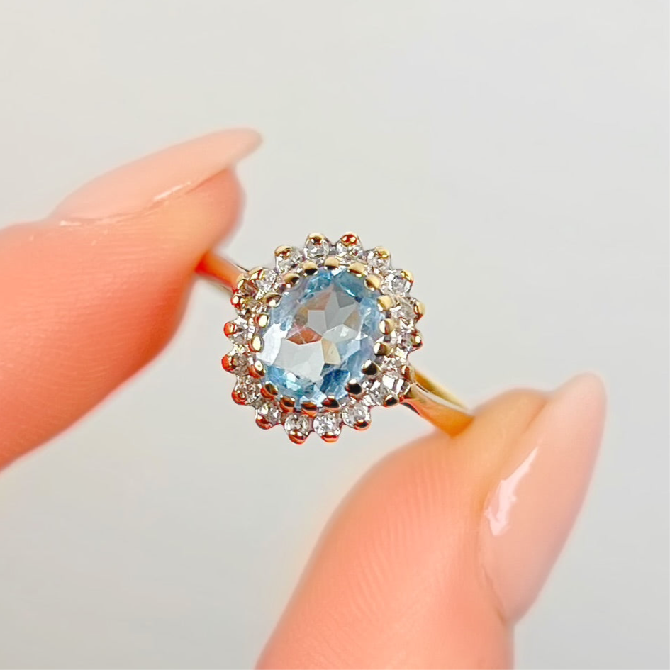 Classic Vintage 9ct Yellow Gold Aquamarine and Diamond Ring - Size O