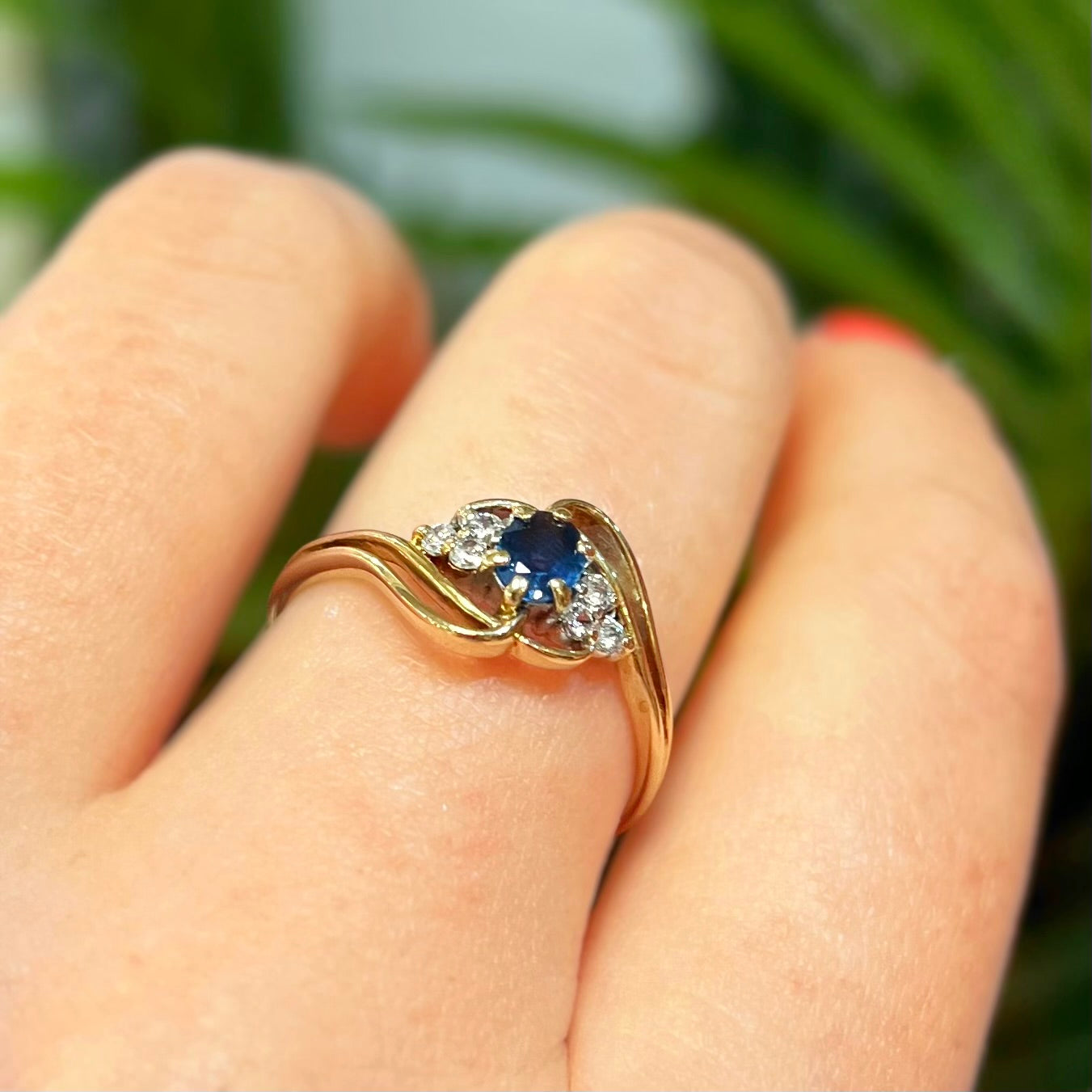 Classic Vintage 9ct Yellow Gold Sapphire Twisted Trilogy Style Ring - Size Q1/2