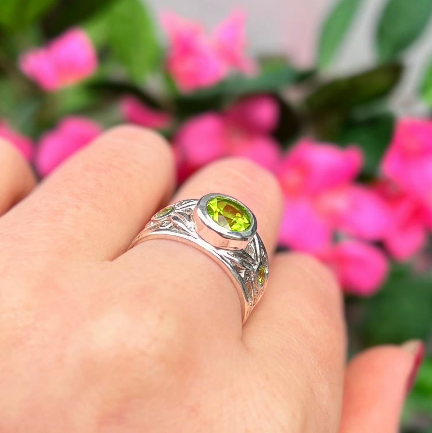 Ornate Chunky Sterling SIlver Nature-inspired Peridot Ring - Size T