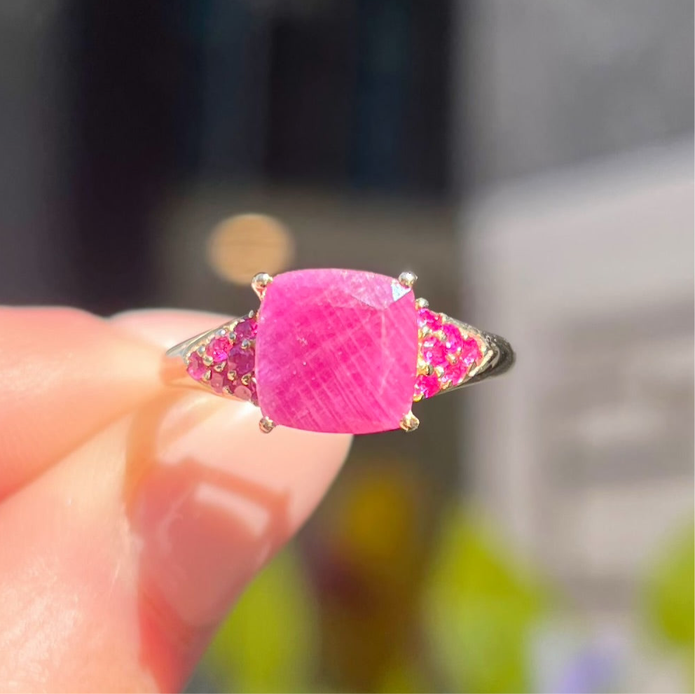 Rare Vintage 9ct Yellow Gold Ruby Ring - Size L