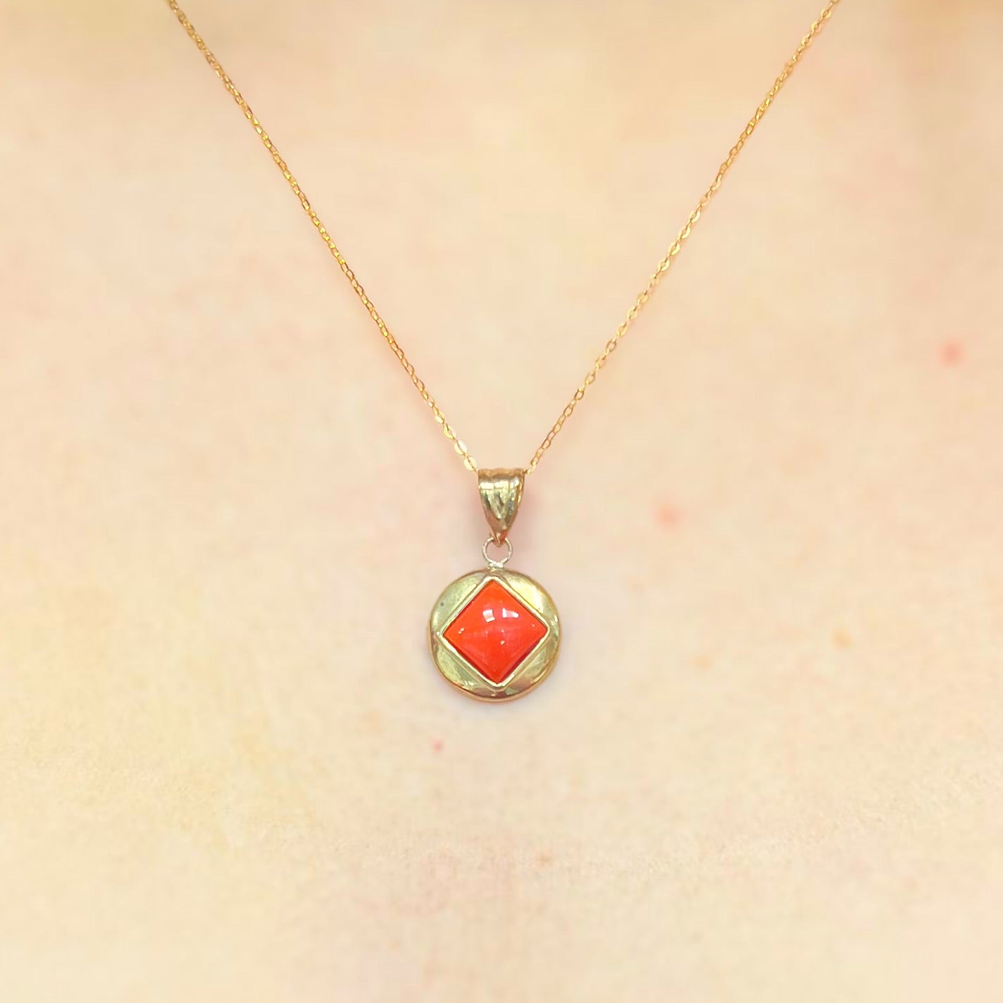 Rare and Timeless 9ct Yellow Gold Large Coral Disc Necklace