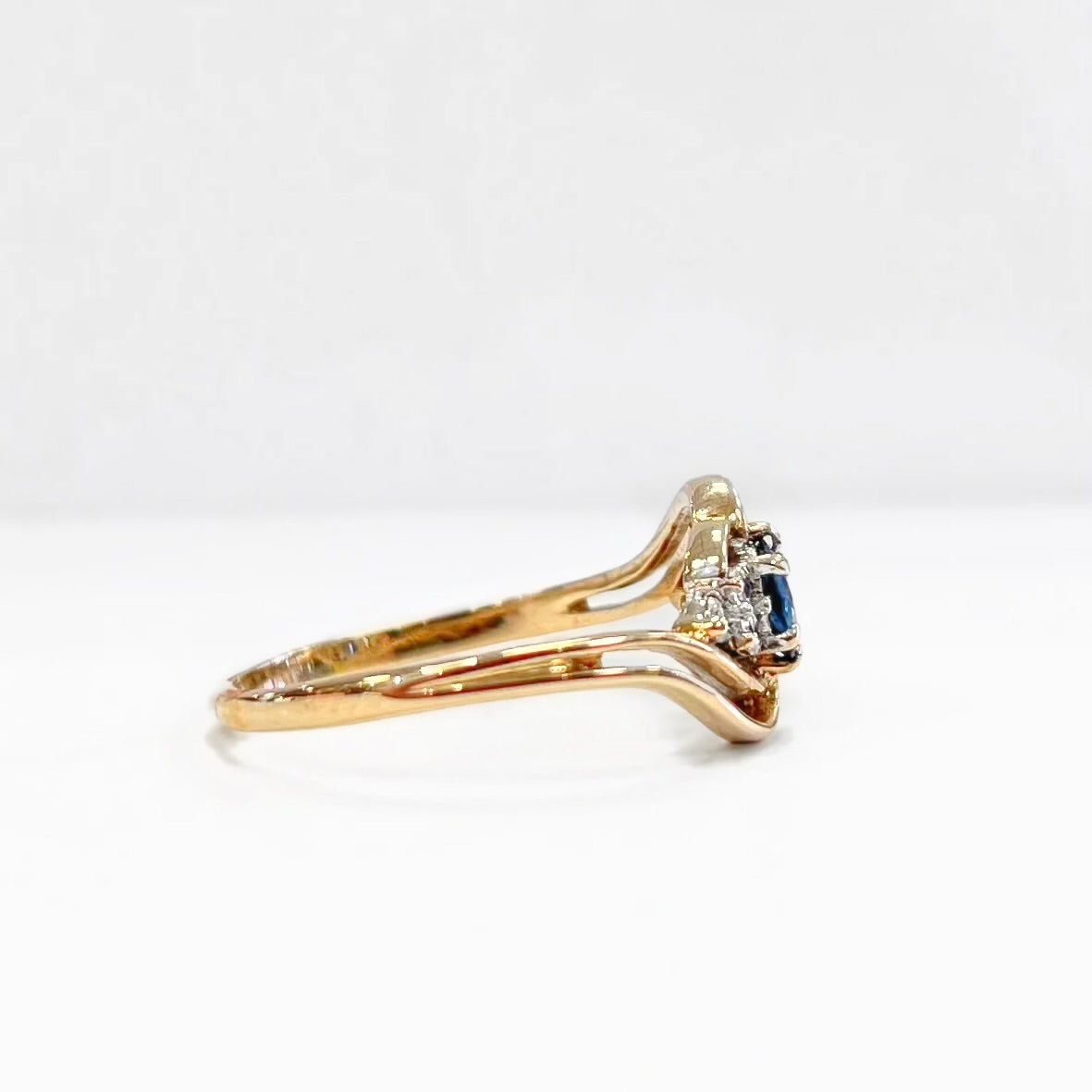 Classic Vintage 9ct Yellow Gold Sapphire Twisted Trilogy Style Ring - Size Q1/2
