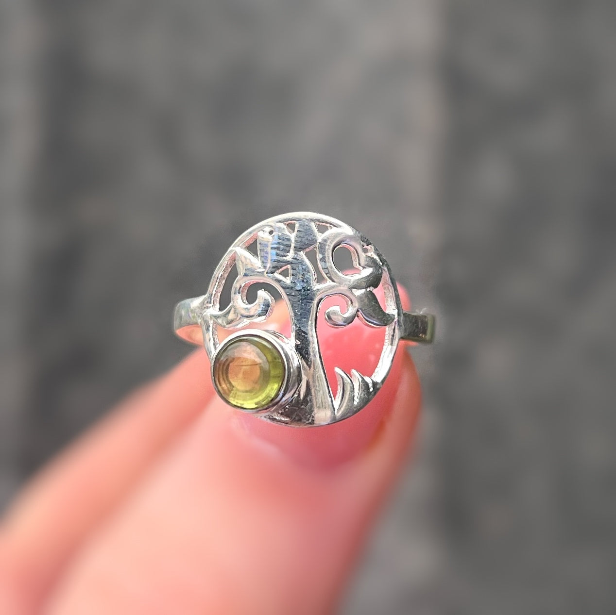 Sterling Silver Peridot Tree of Life Ring - Size N 1/2