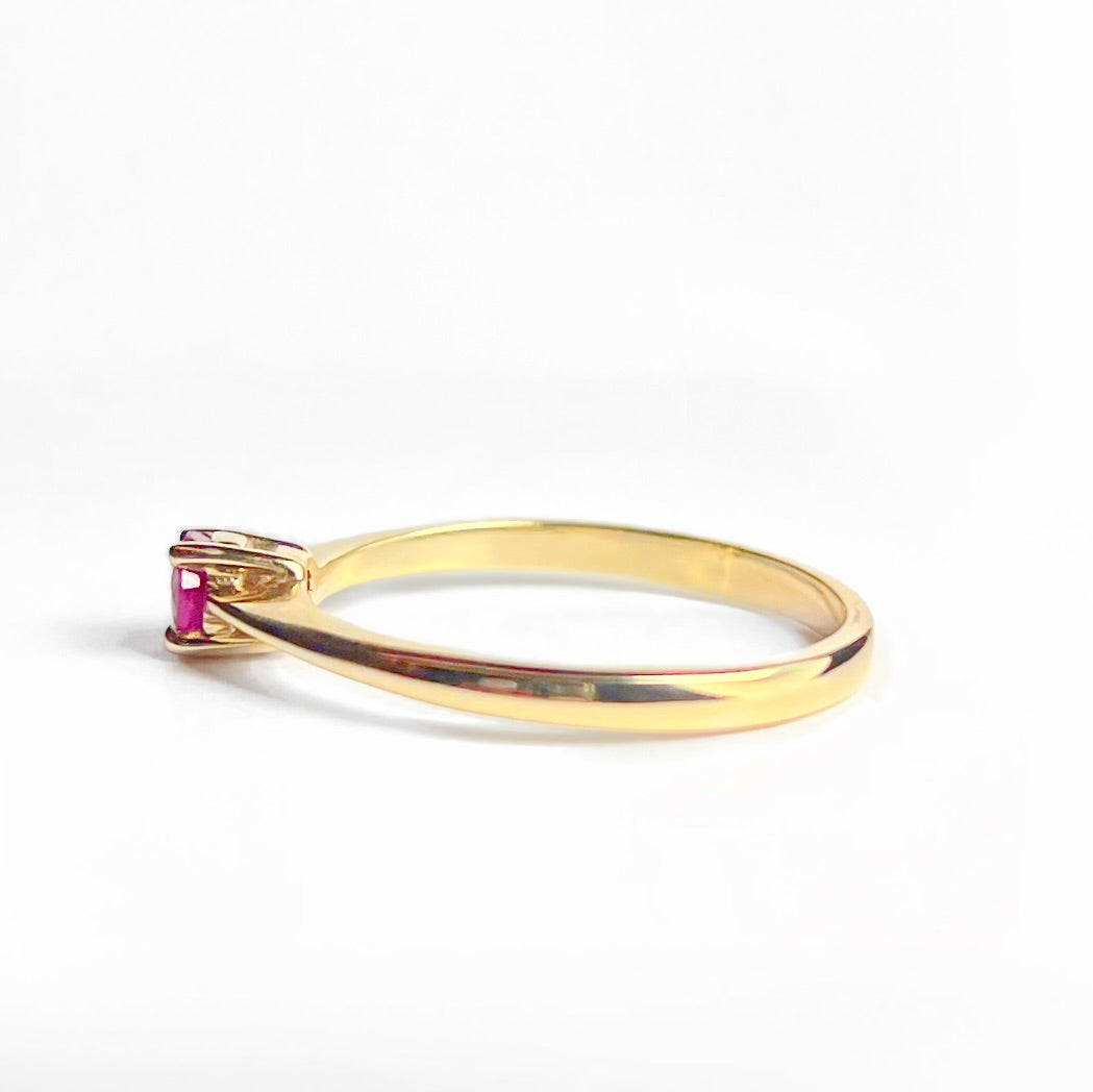 Vintage 9ct Yellow Gold Ruby Solitaire Stacking Ring - Size P
