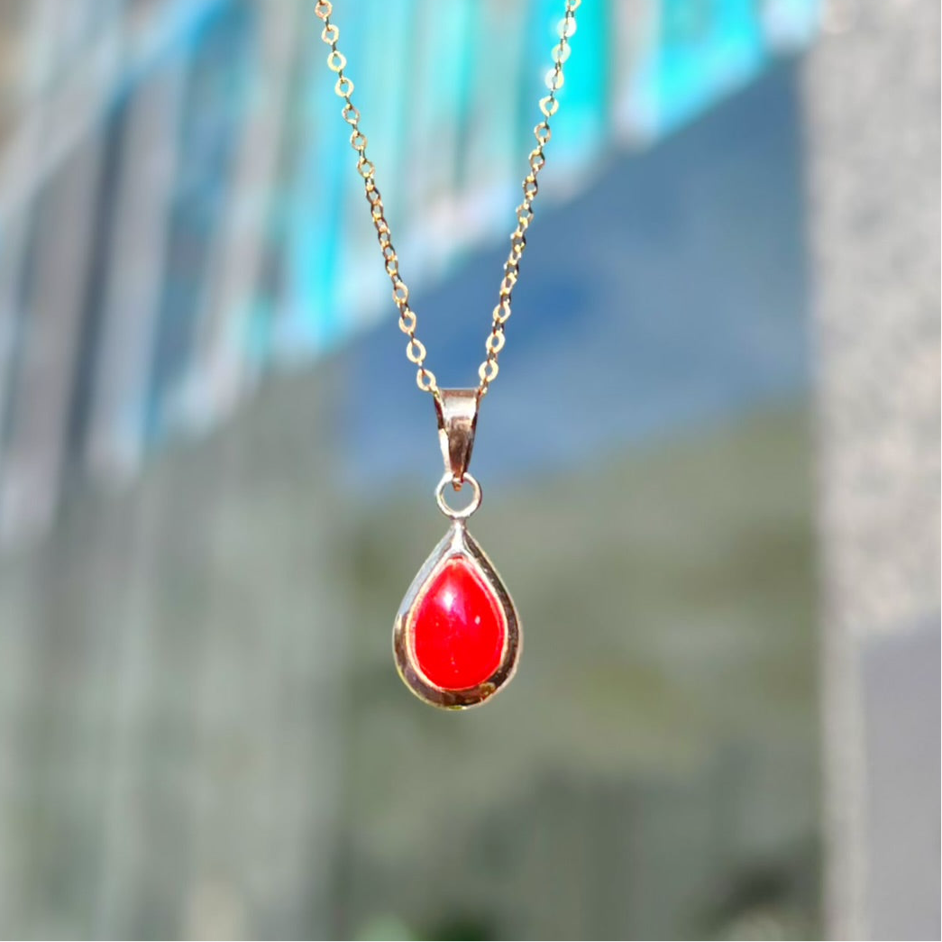 Rare and Timeless 9ct Yellow Gold Dainty Pear Shaped Coral Necklace