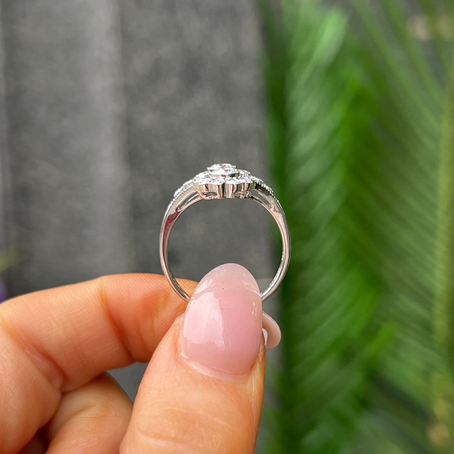 18ct White Gold Diamond Ring - Size O ½