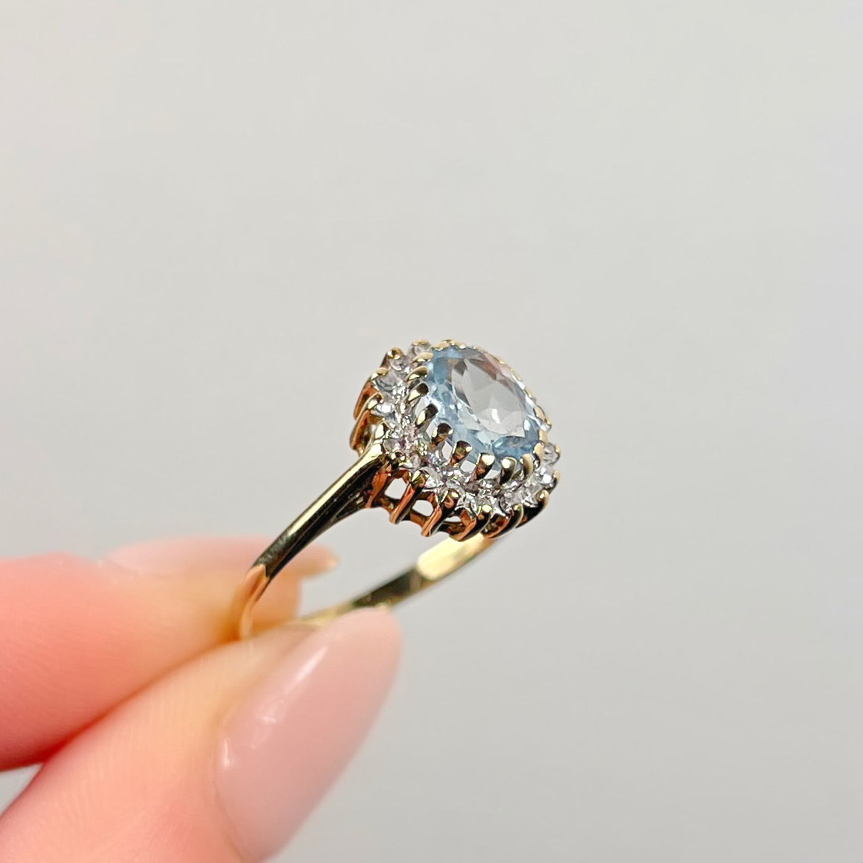 Classic Vintage 9ct Yellow Gold Aquamarine and Diamond Ring - Size O
