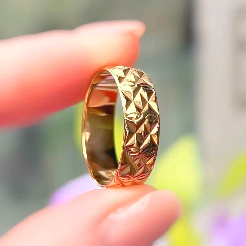 Vintage 9ct Yellow Gold Star Patterned Band - Size M ½