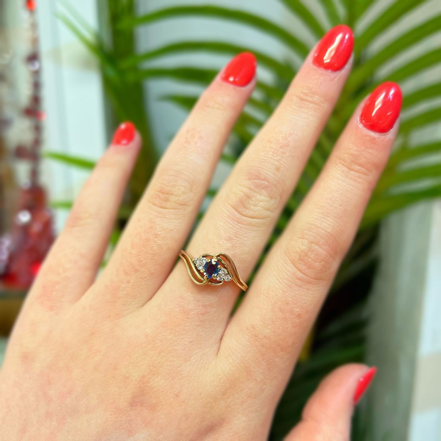 Classic Vintage 9ct Yellow Gold Sapphire Twisted Trilogy Style Ring - Size Q1/2