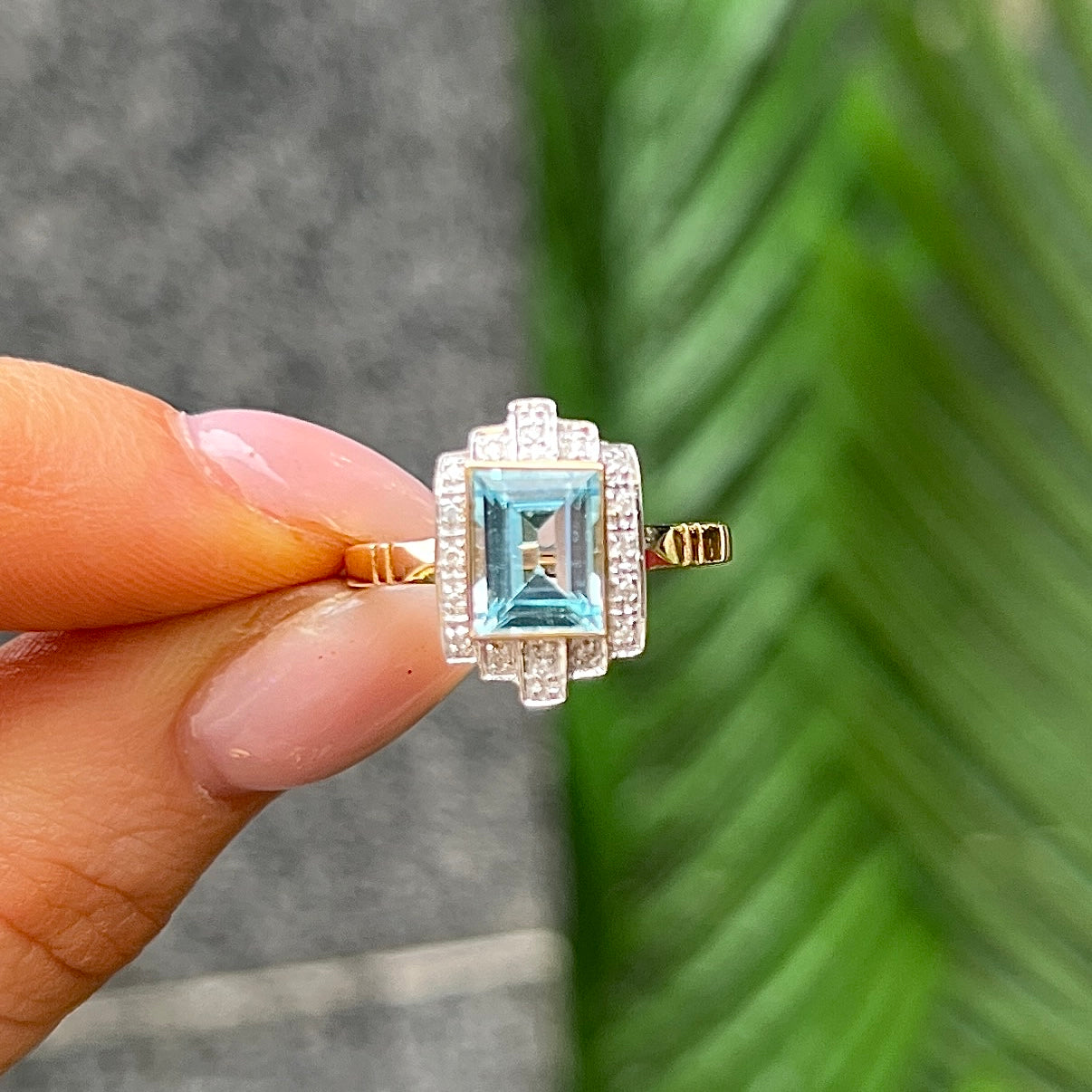 9ct Yellow Gold Blue Topaz and Diamond Ring - Size O