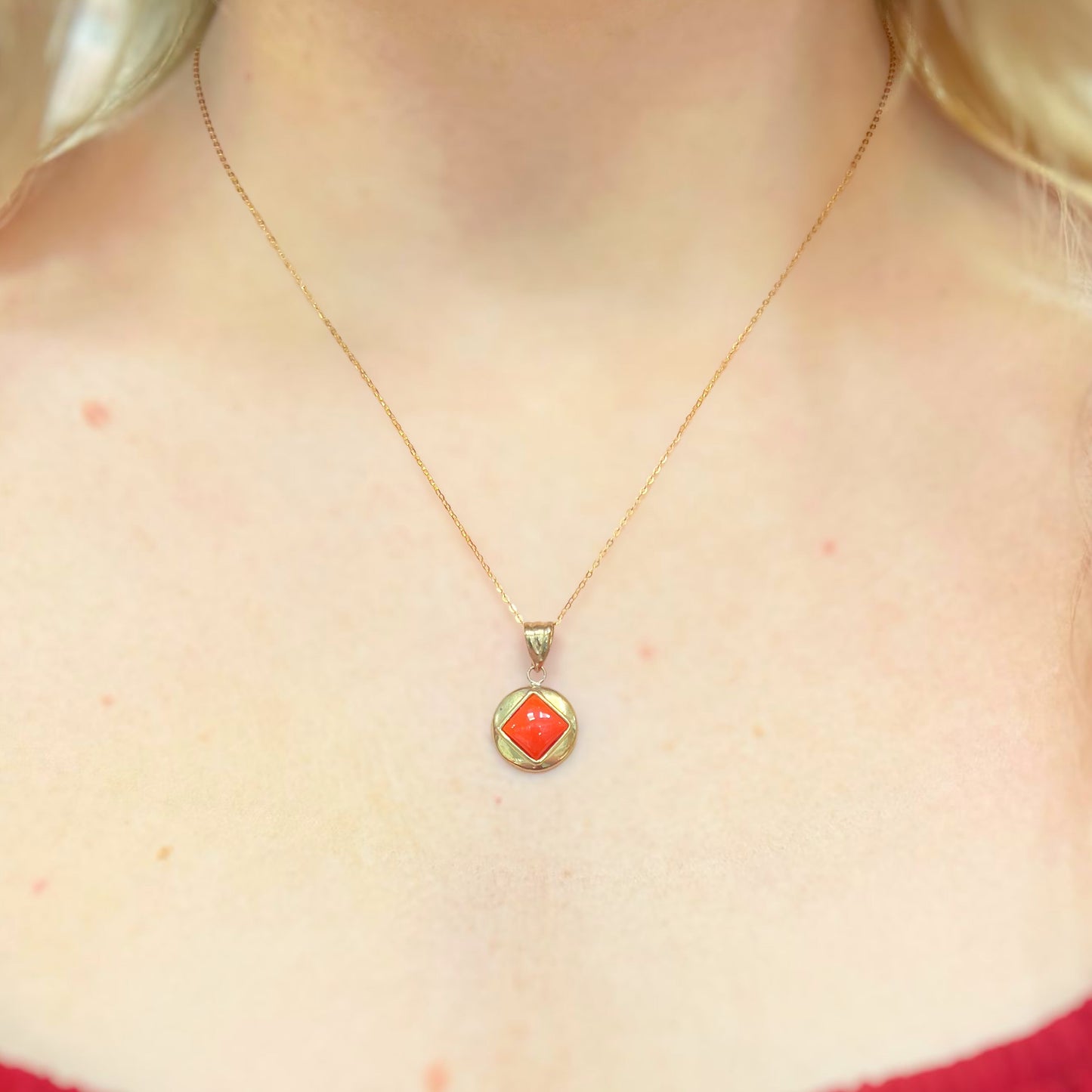 Rare and Timeless 9ct Yellow Gold Large Coral Disc Necklace