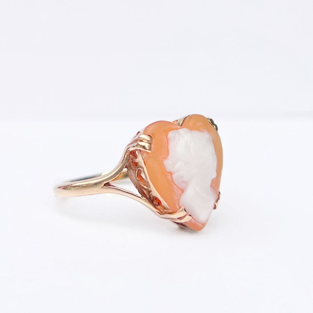 Vintage 9ct Yellow Gold Heart Shaped Cameo Ring - Size L1/2