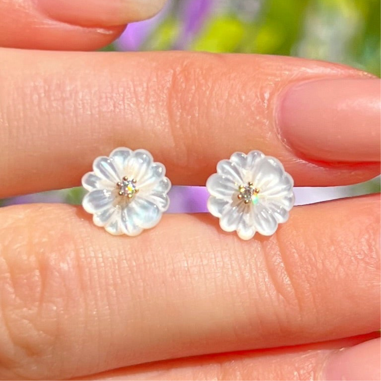 9ct Gold Plated Mother of Pearl & Cubic Zirconia Flower Stud Earrings