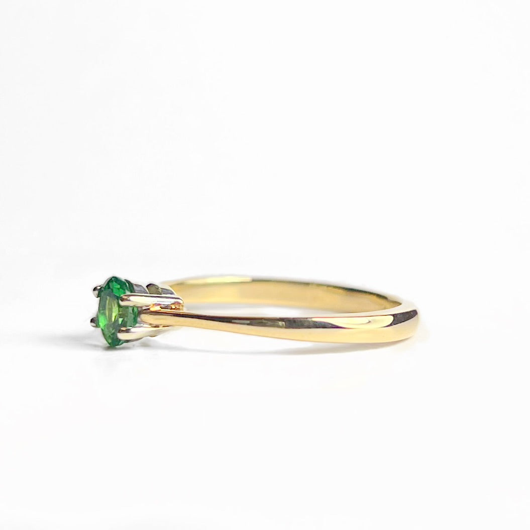 Vintage 9ct Yellow Gold Green Quartz Solitaire Stacking Ring - Size P