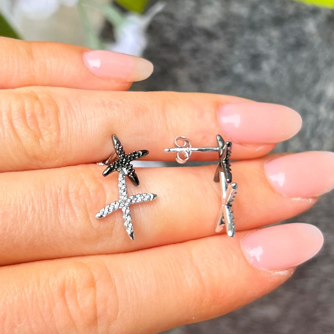 Vintage 9ct White Gold Black & White Diamond Kisses Stud Earrings