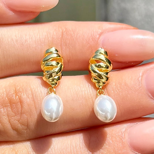 9ct Gold Plated Twist Freshwater Pearl Stud Earrings