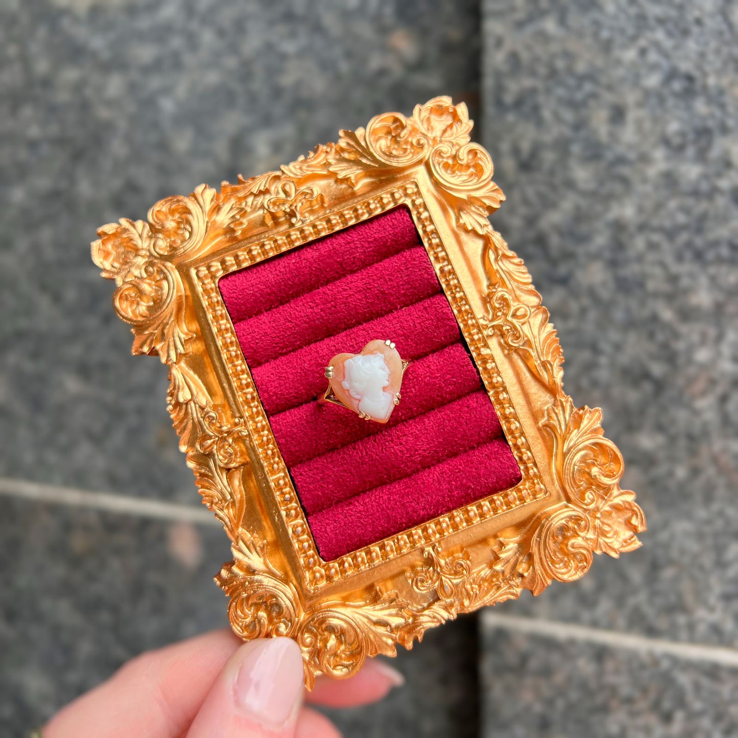 Vintage 9ct Yellow Gold Heart Shaped Cameo Ring - Size L1/2