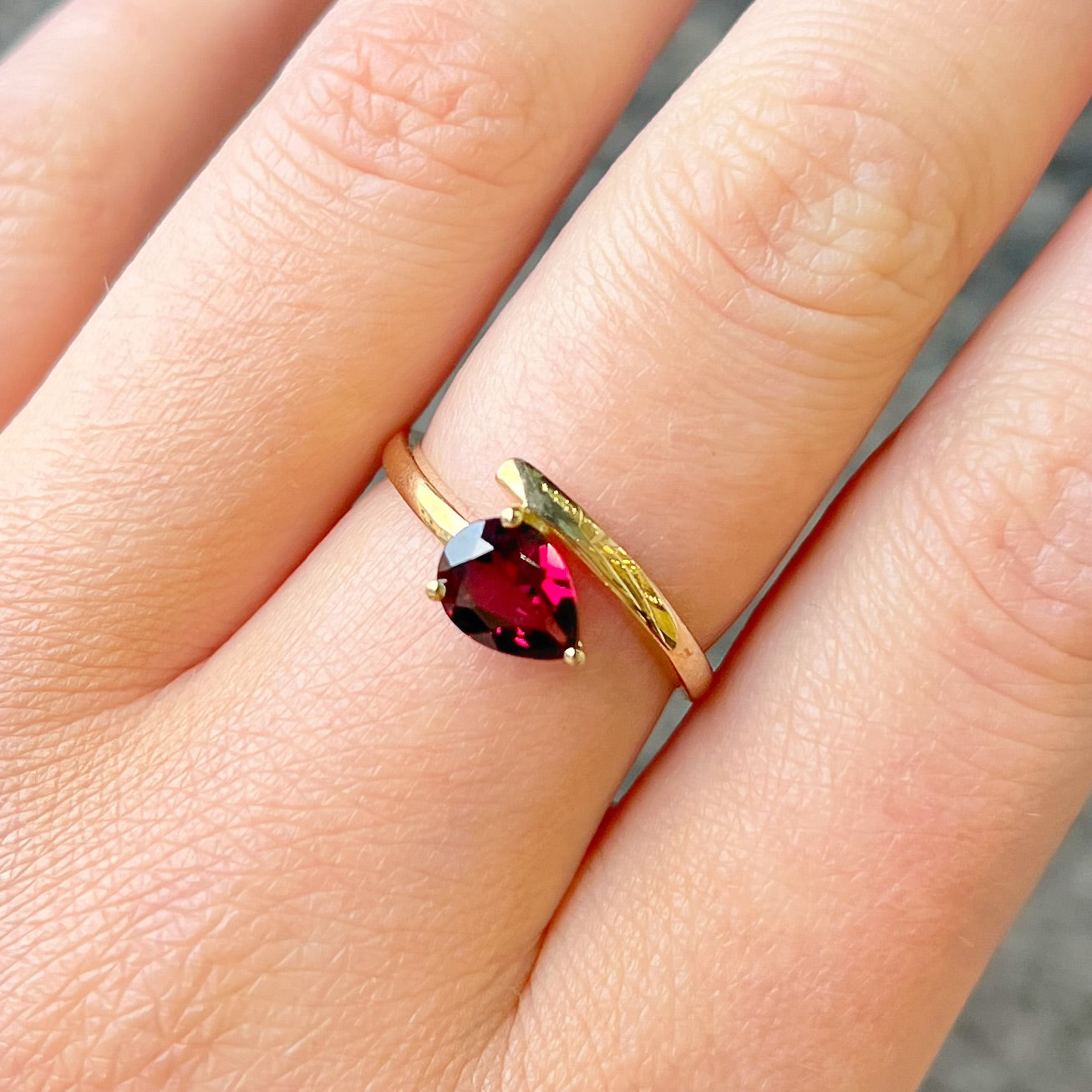 Abstract 9ct Yellow Gold Pear Shaped Garnet Stacking Ring - Size O