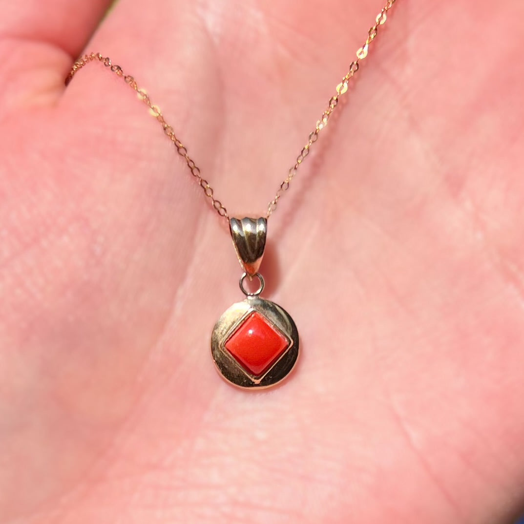 Rare and Timeless 9ct Yellow Gold Small Coral Disc Necklace