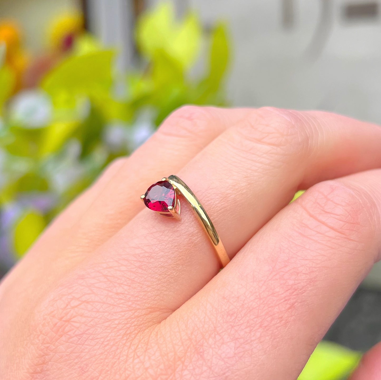 Abstract 9ct Yellow Gold Pear Shaped Garnet Stacking Ring - Size O