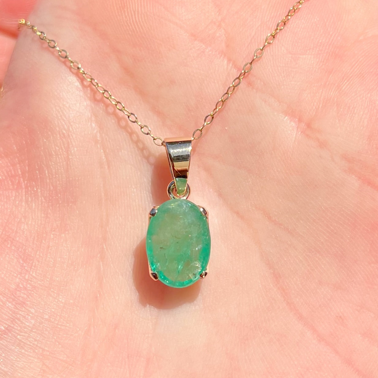 9ct Yellow Gold 3ct Oval-Cut Faceted Emerald Solitaire Necklace