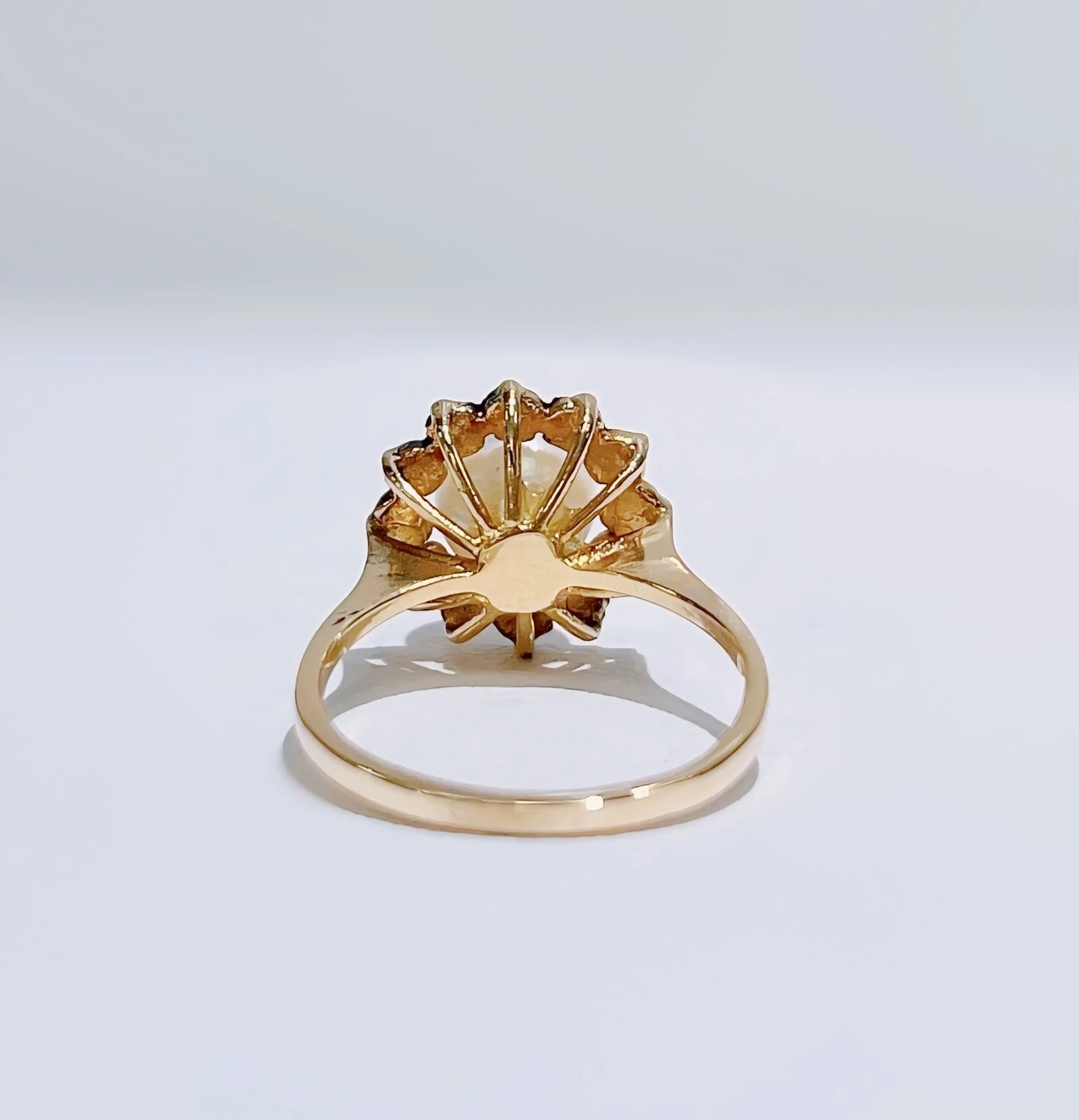 Retro 9ct Yellow Gold Pearl Ring - Size M