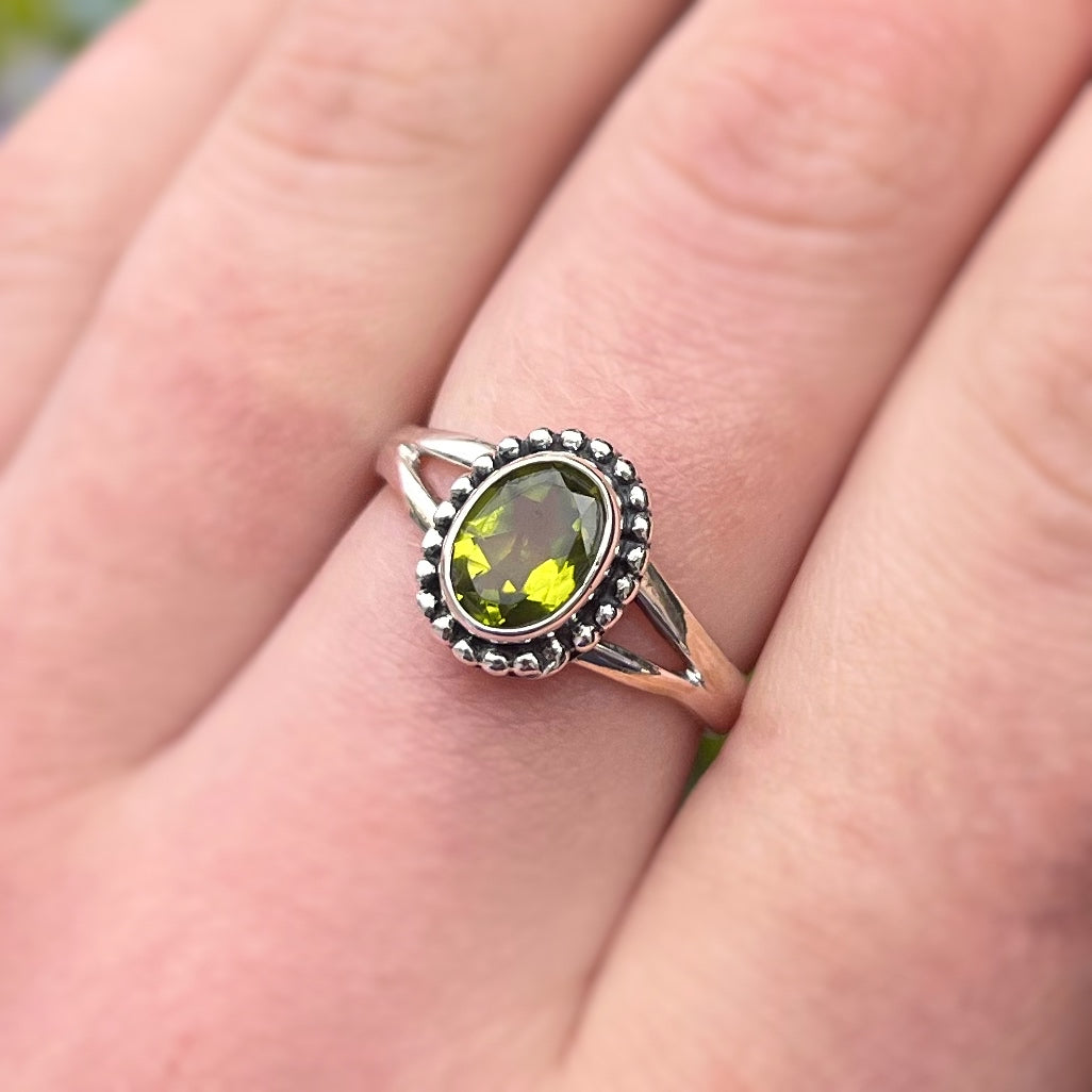 Sterling Silver Oval Peridot Ring