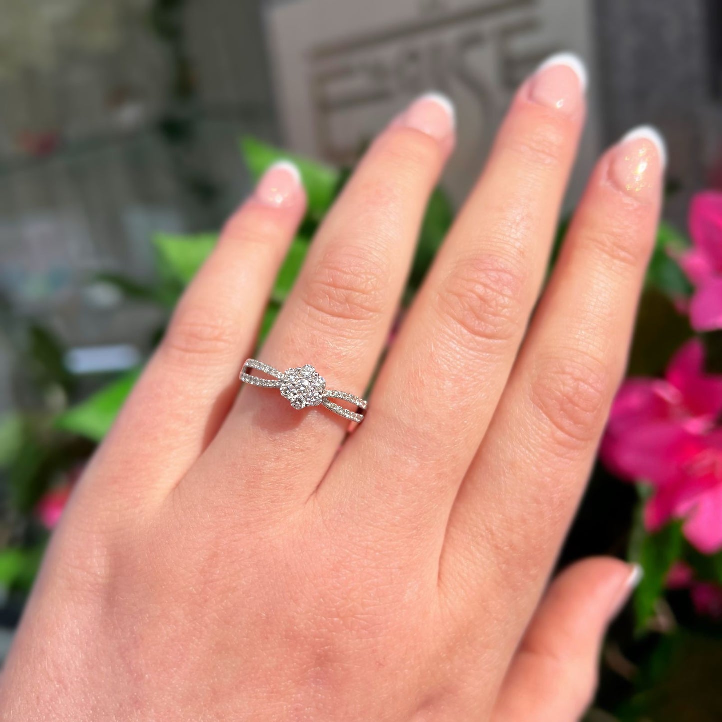 Showstopping 18ct White Gold Diamond Floral Cluster Ring - Size N 1/2