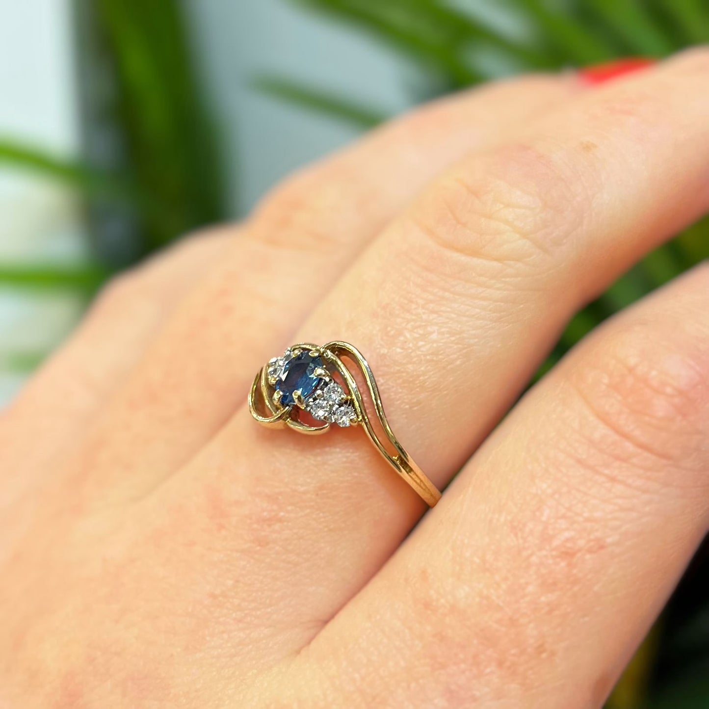Classic Vintage 9ct Yellow Gold Sapphire Twisted Trilogy Style Ring - Size Q1/2