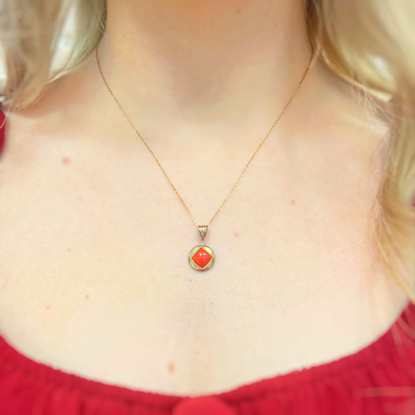 Rare and Timeless 9ct Yellow Gold Large Coral Disc Necklace