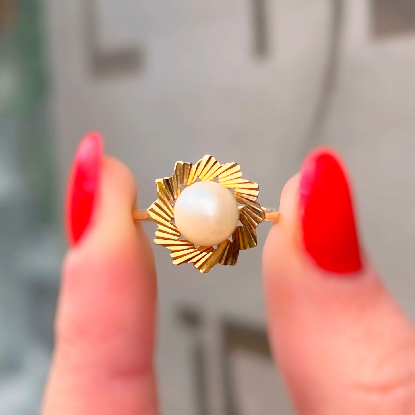 Retro 9ct Yellow Gold Pearl Ring - Size M