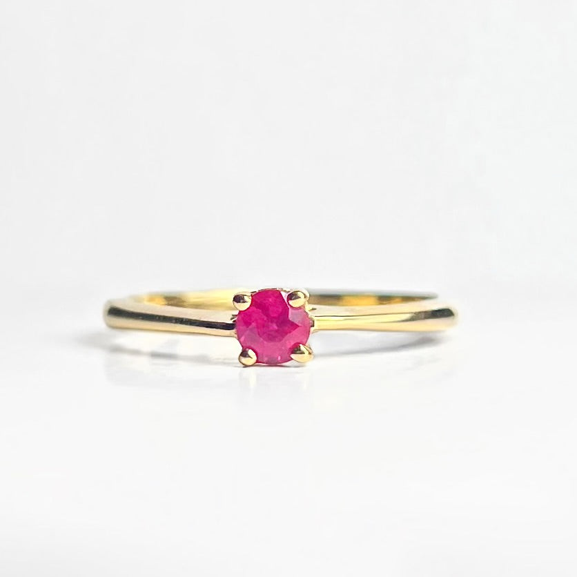 Vintage 9ct Yellow Gold Ruby Solitaire Stacking Ring - Size P