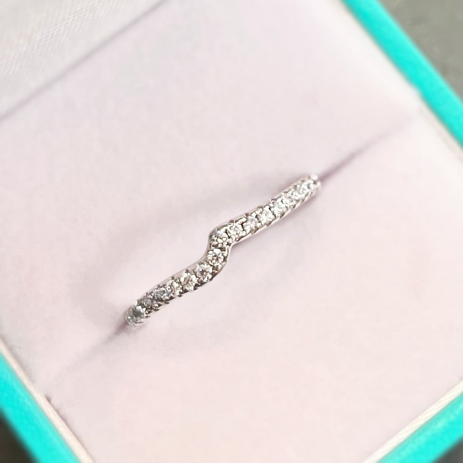 Elegant Platinum and Diamond Wave Ring - Size L