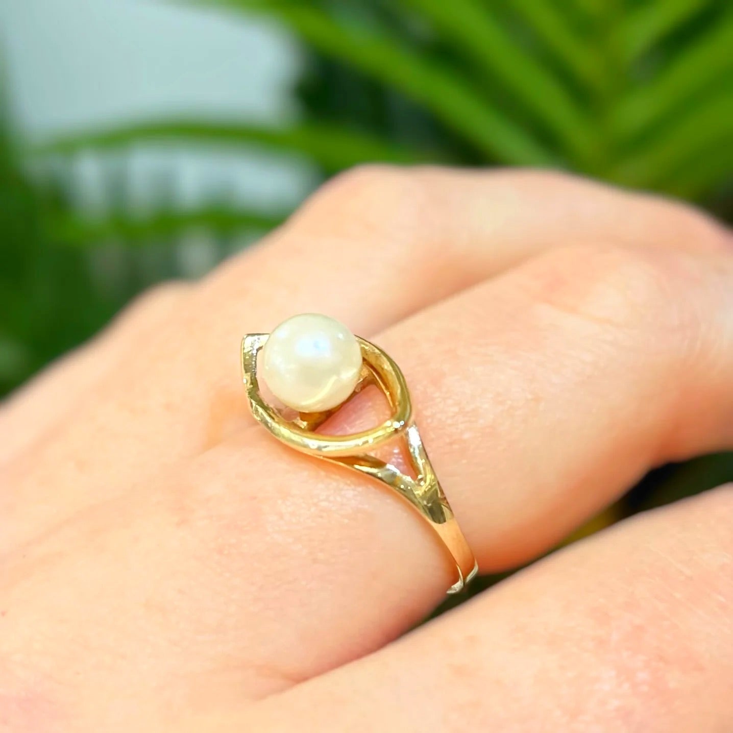 Striking Vintage 9ct Yellow Gold Freshwater Pearl 'Eye of Horus' Ring - Size N