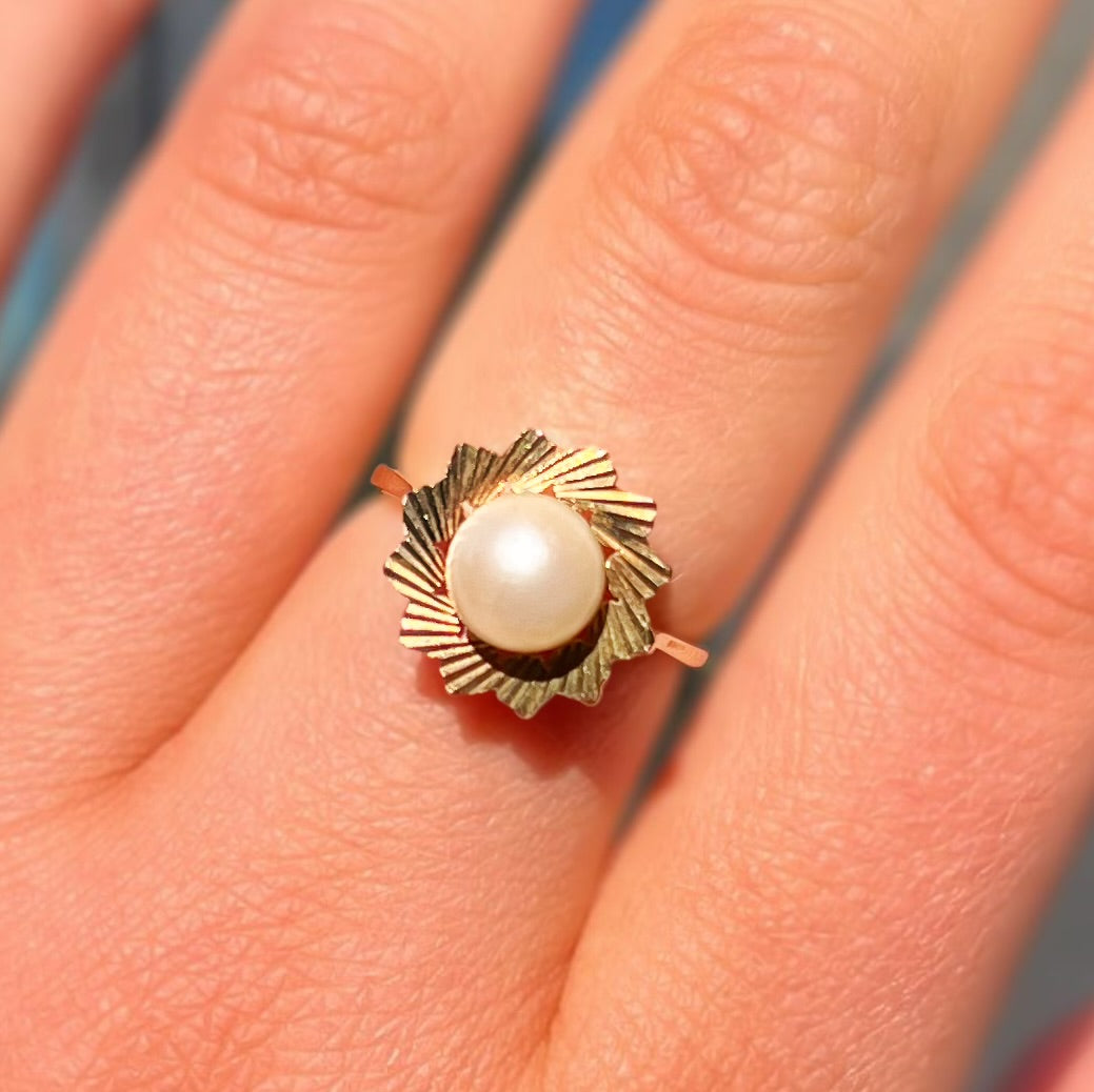 Retro 9ct Yellow Gold Pearl Ring - Size M