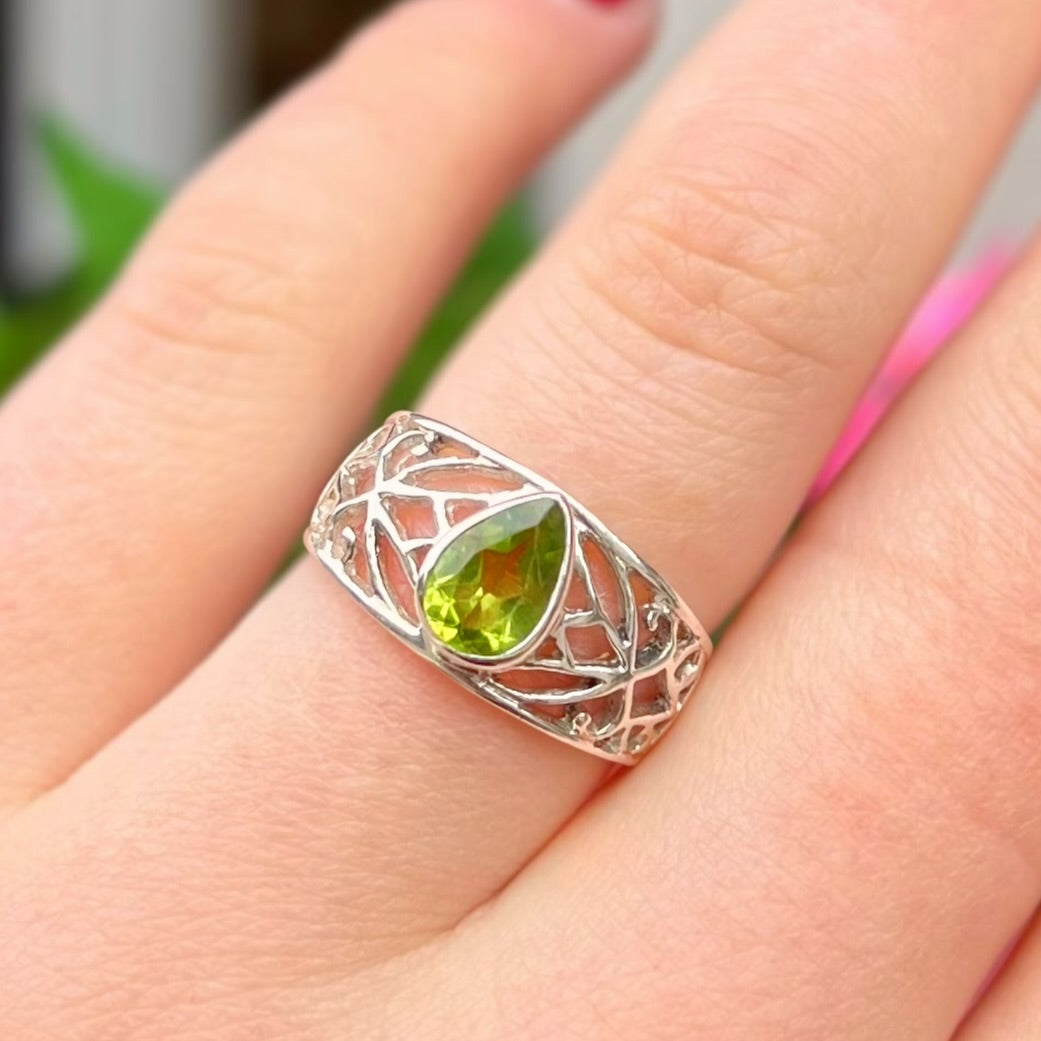 Chunky Sterling Silver Pear-shaped Peridot Dress Ring - Size L