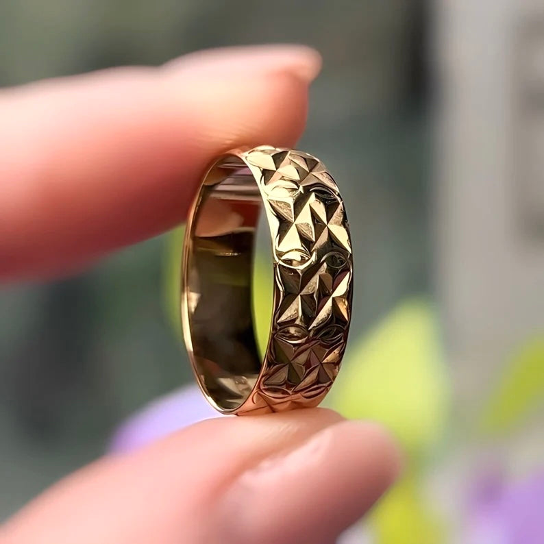 Vintage 9ct Yellow Gold Star Patterned Band - Size M 1/2