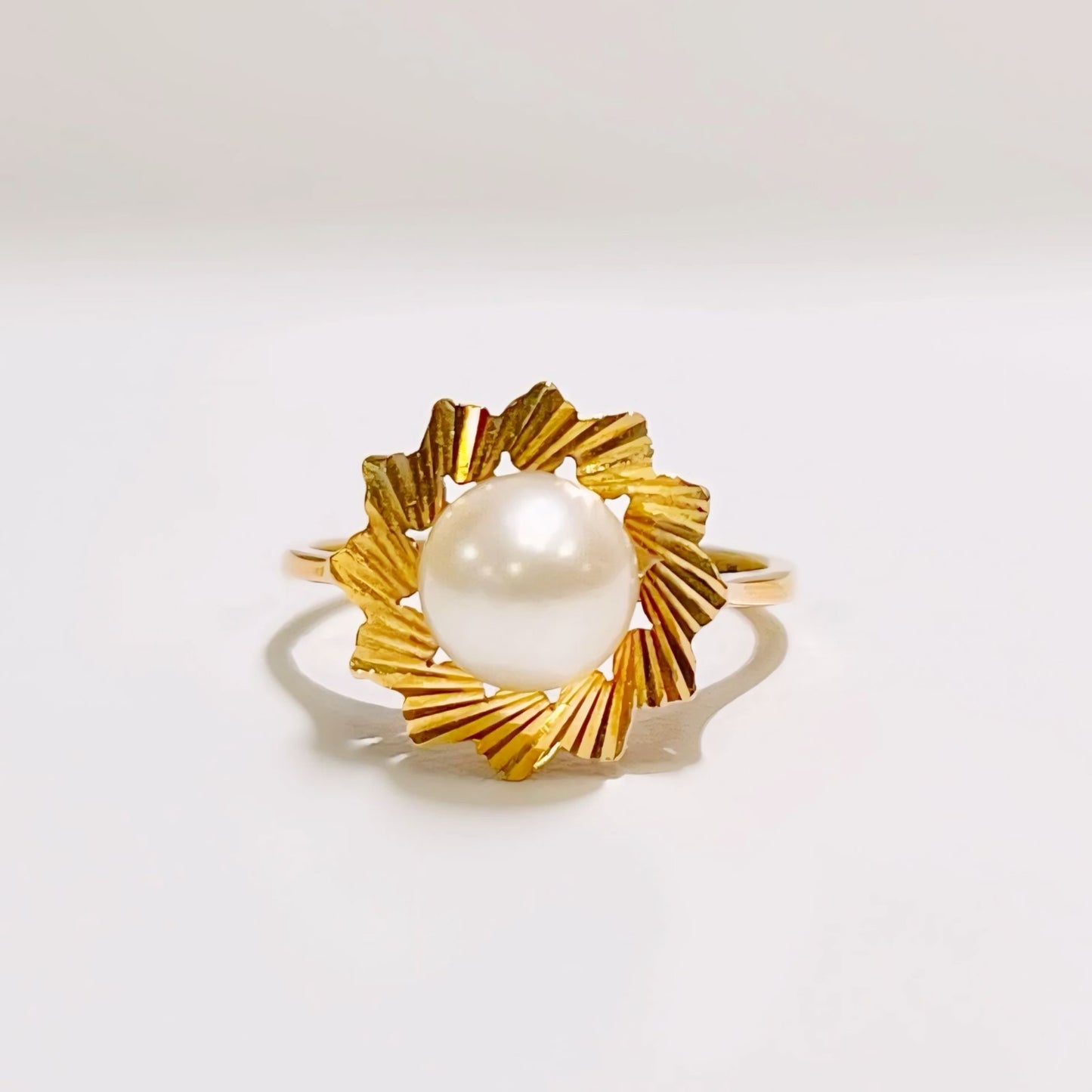 Retro 9ct Yellow Gold Pearl Ring - Size M