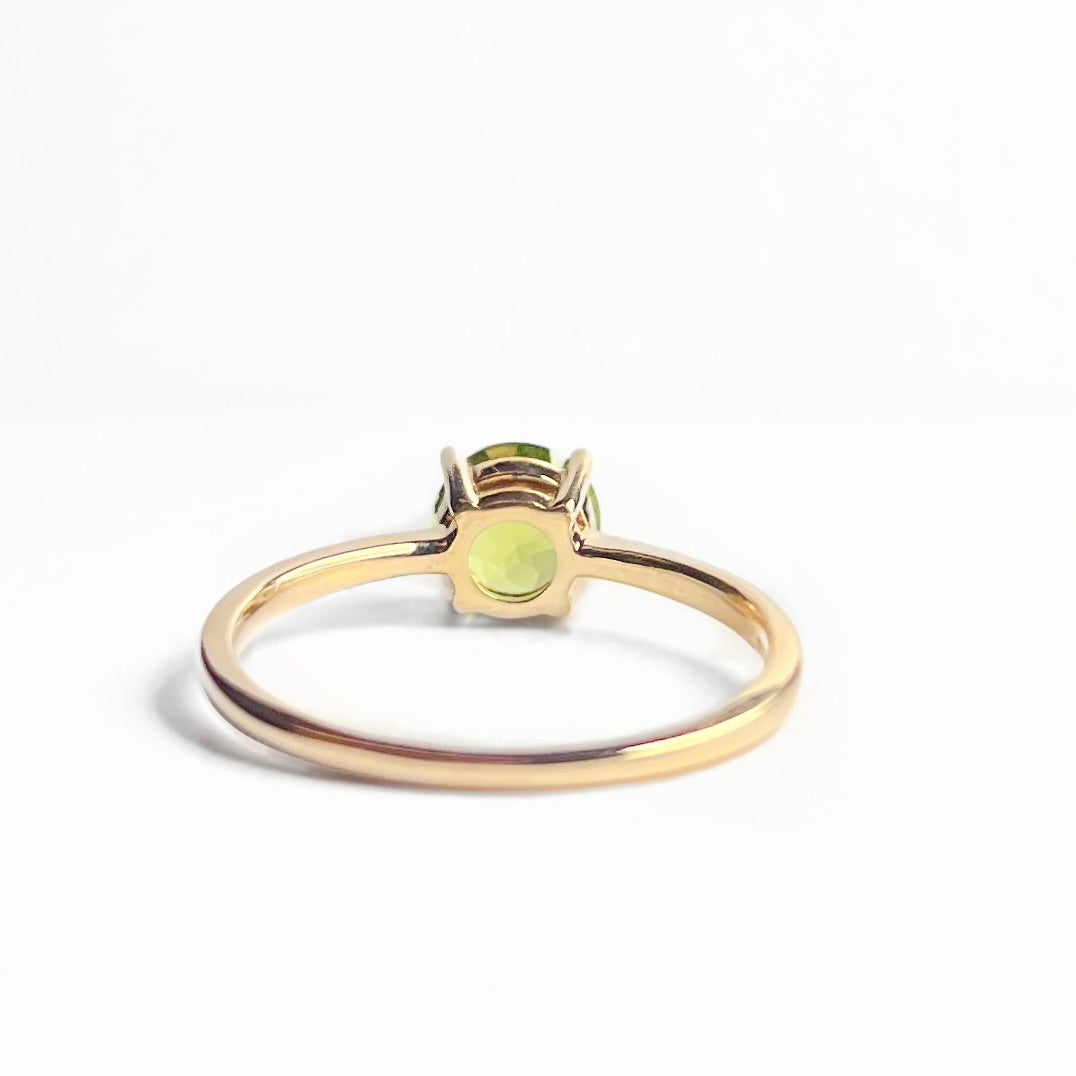 Vintage 9ct Yellow Gold Round Peridot Solitaire Stacking Ring - Size O ½