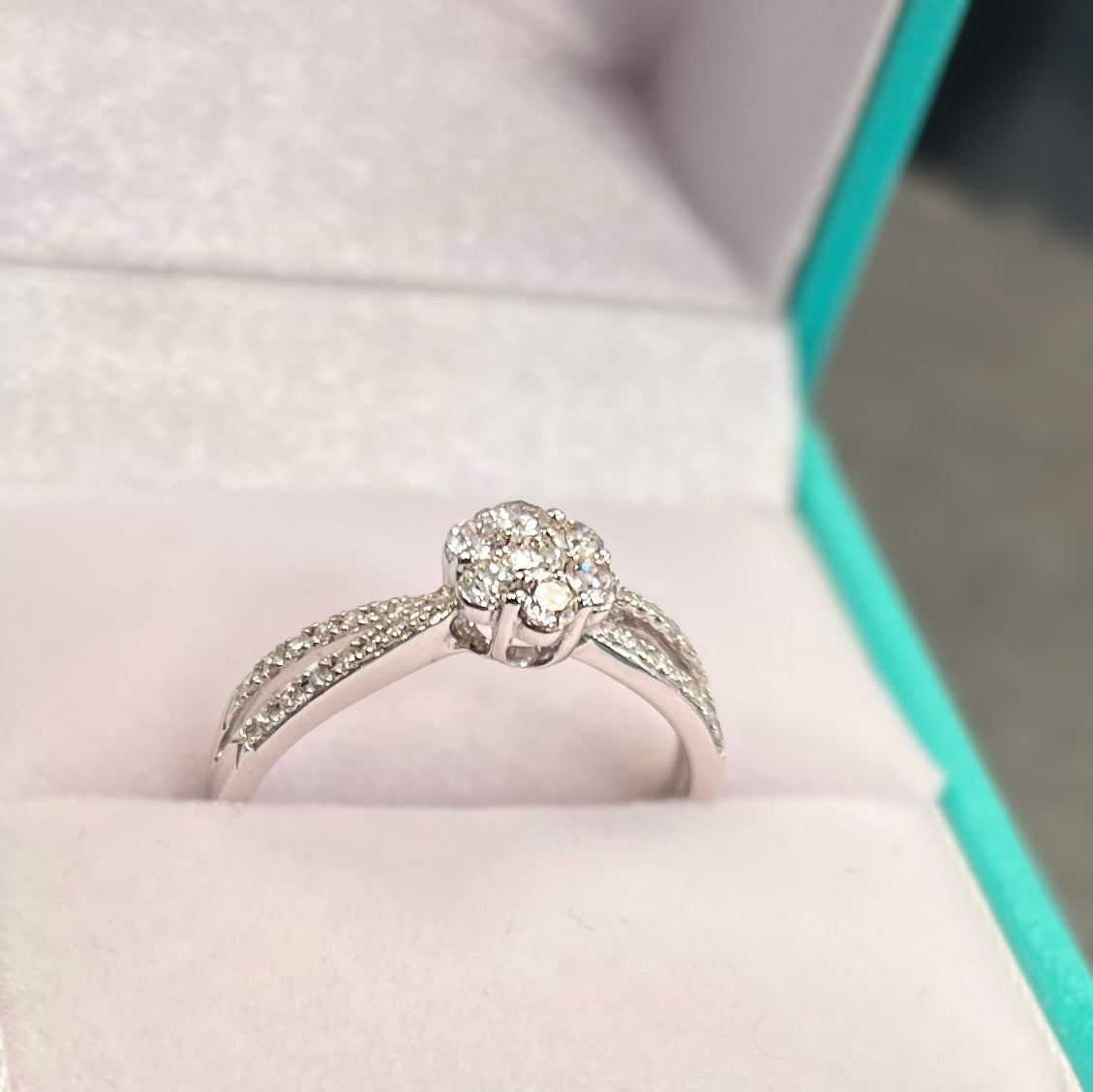 Showstopping 18ct White Gold Diamond Floral Cluster Ring - Size N 1/2