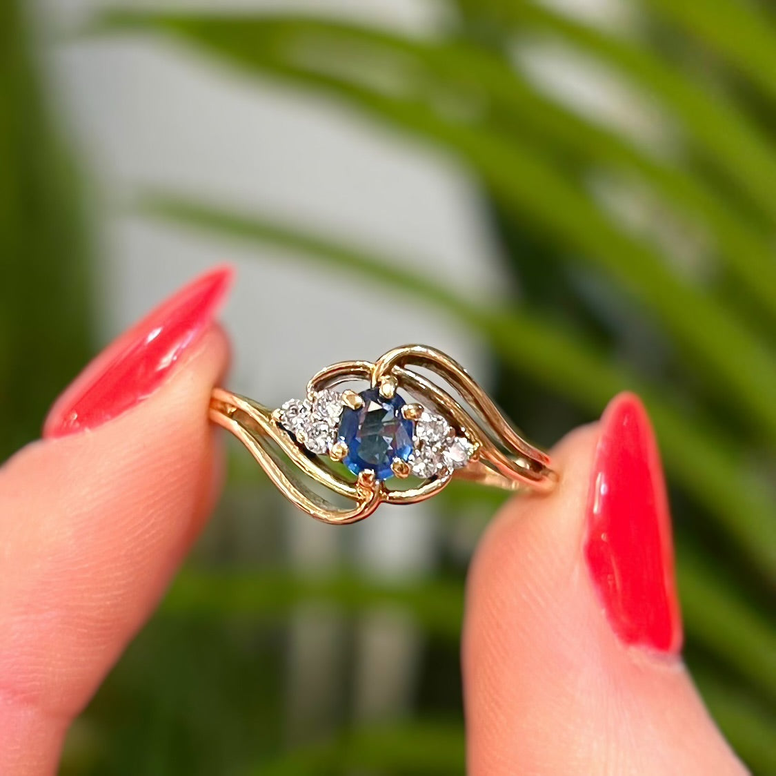 Classic Vintage 9ct Yellow Gold Sapphire Twisted Trilogy Style Ring - Size Q1/2