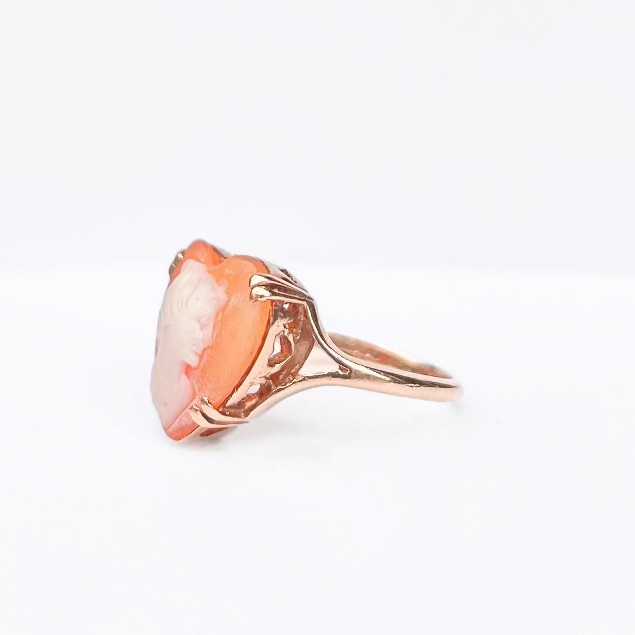 Vintage 9ct Yellow Gold Heart Shaped Cameo Ring - Size L1/2