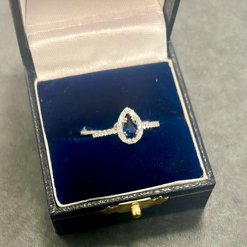 18ct White Gold Sapphire and Diamond ring