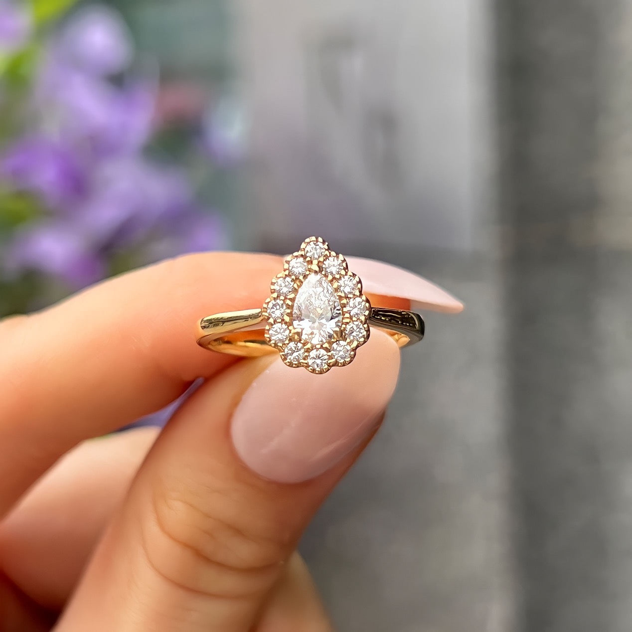 18ct Yellow Gold Pear Shaped Diamond Ring - Size M