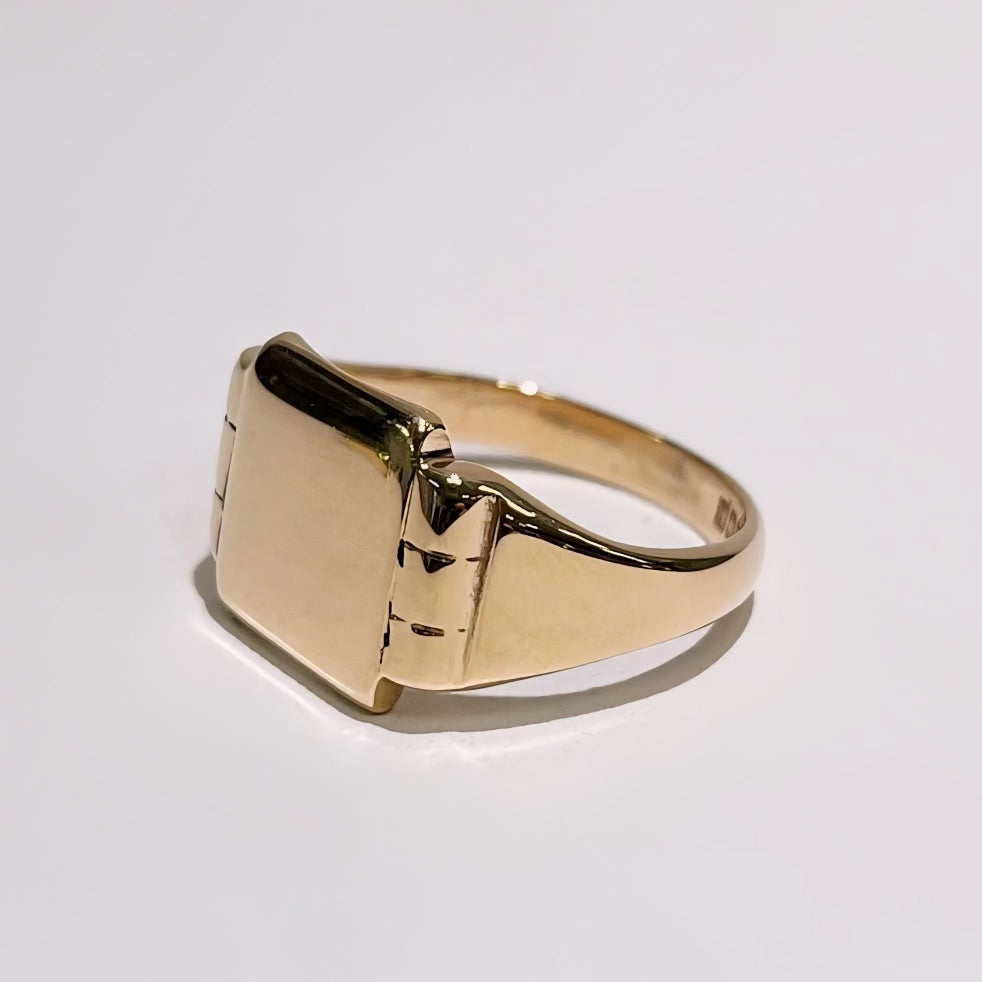 Vintage 9ct Yellow Gold Chunky Signet Ring - Size V