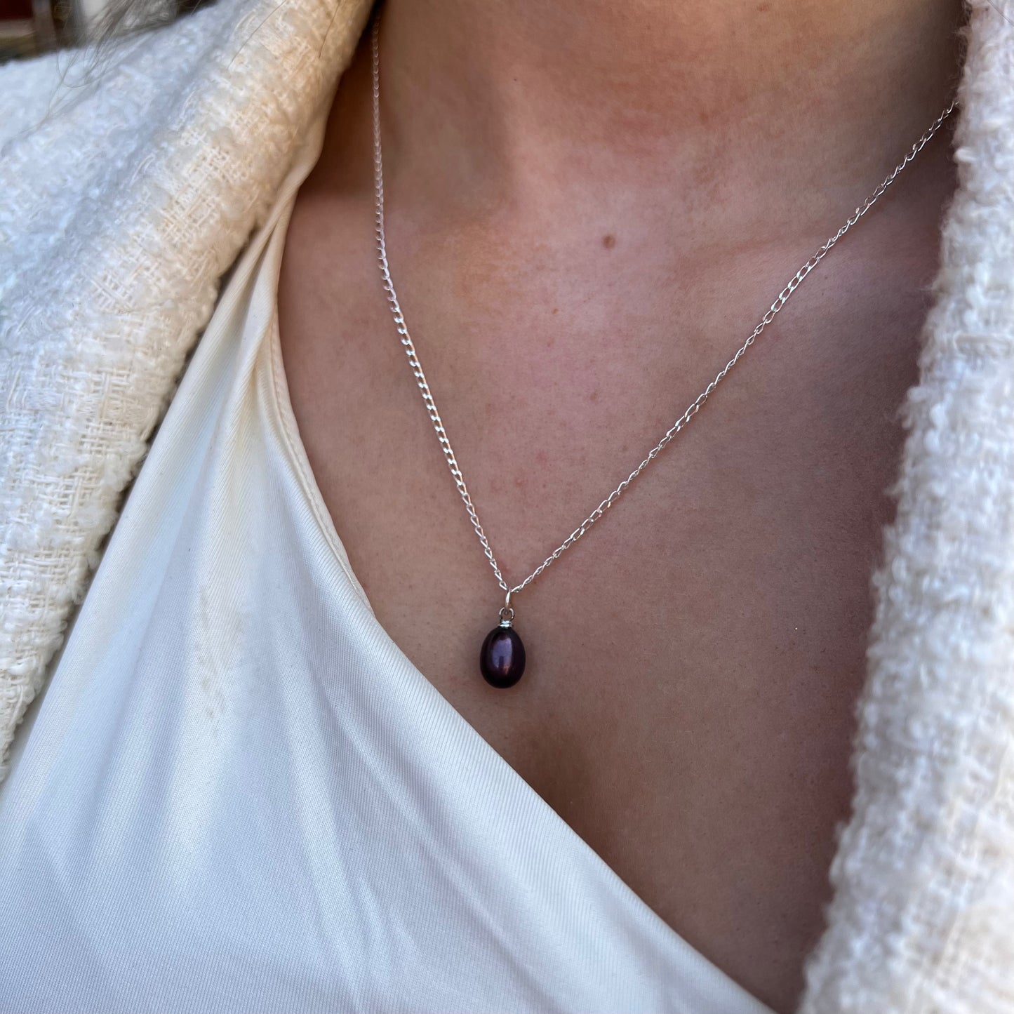 Sterling Silver Minimalistic Peacock Pearl Necklace