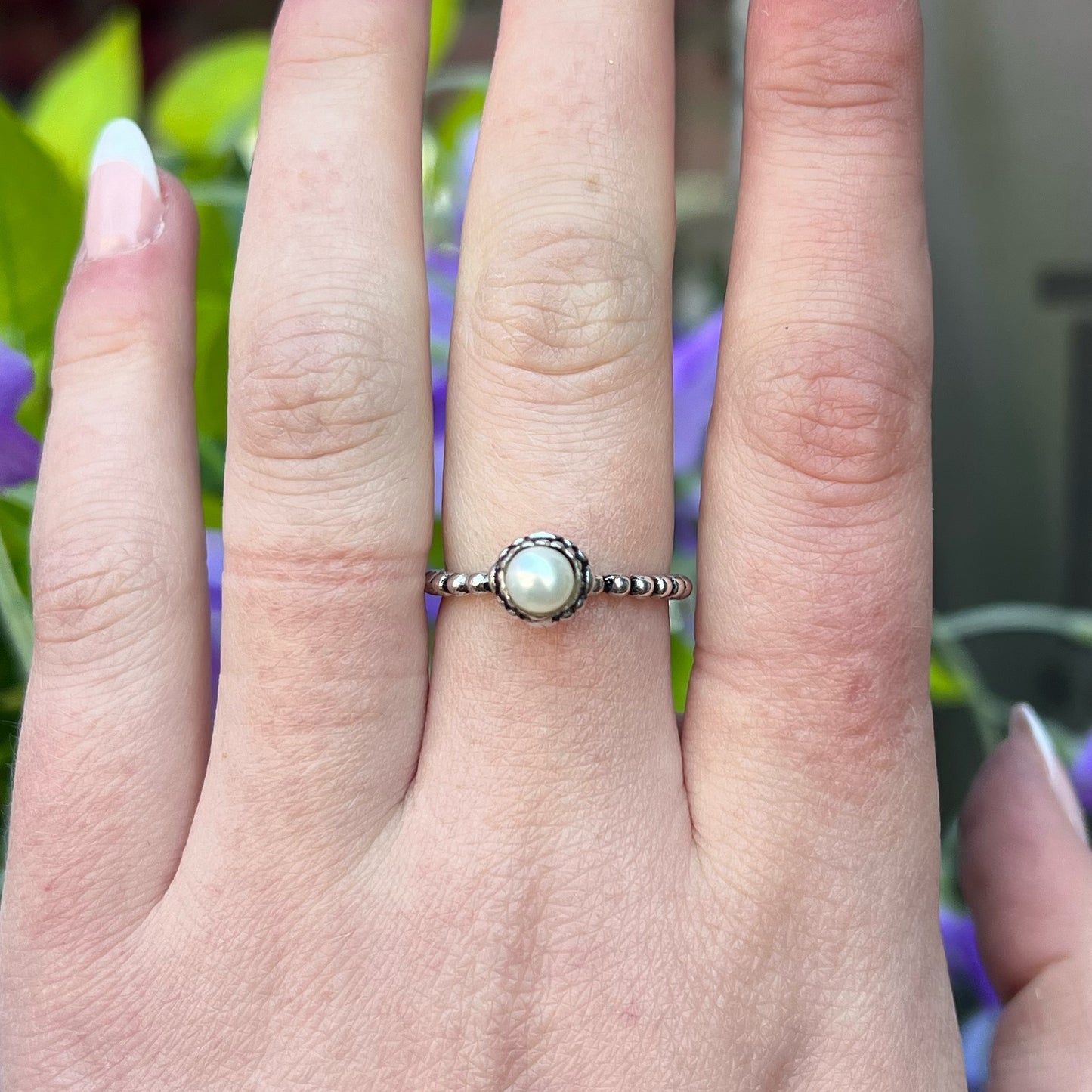Detailed Sterling Silver Pearl Solitaire Ring - Size O