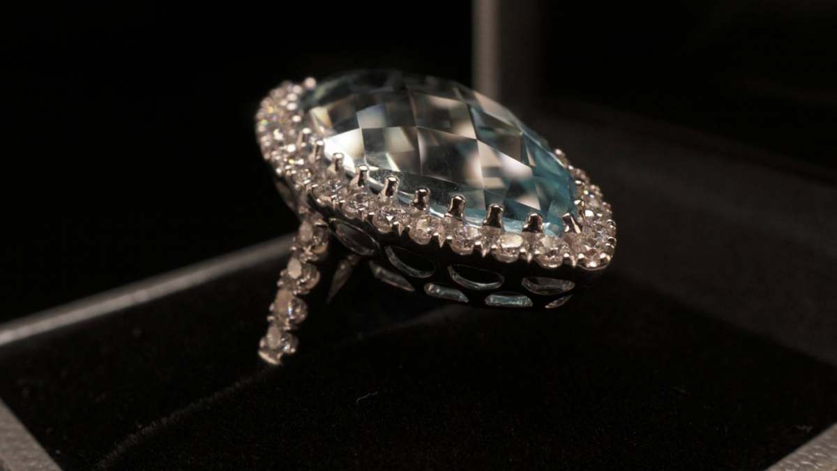 Magnificent 18ct White Gold Marquise Cut Blue Topaz & Diamond Statement Cocktail Ring - SIZE M